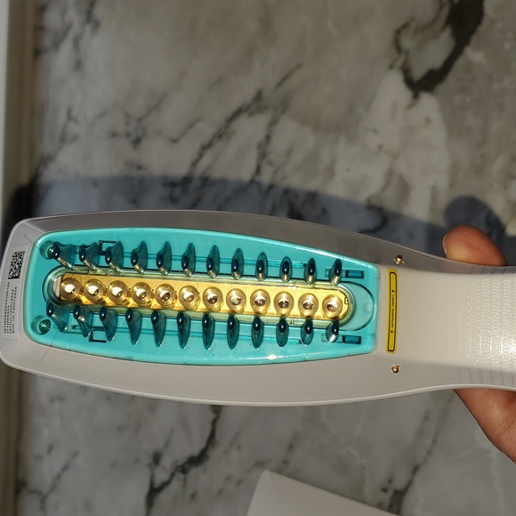 HairMax Blue and White LaserComb - Picture 3 of 7
